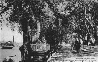 Rue Sainte-Famille, près du bord de l’eau, à Boucherville.