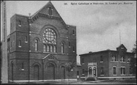 L’église catholique de Saint-Lambert et son presbytère.